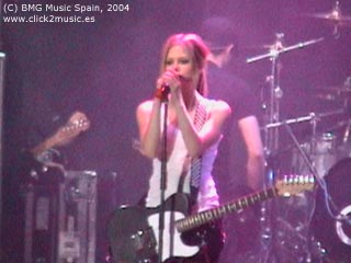 gr_avril_lavigne_090704_02.jpg