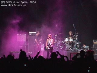 gr_avril_lavigne_090704_04.jpg