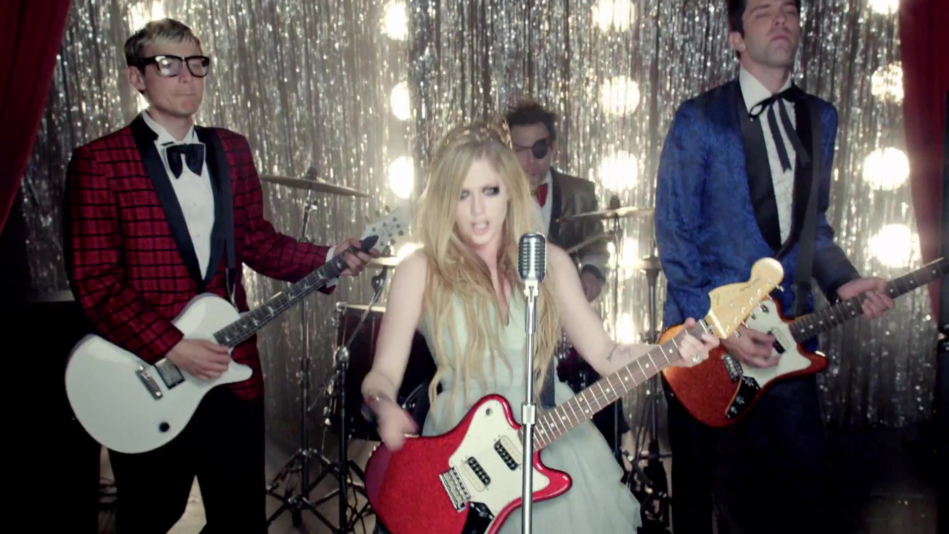 HeresToNeverGrowingUp-Avril-Rockcom_056.jpg