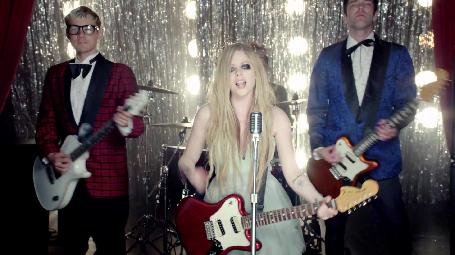 HeresToNeverGrowingUp-Avril-Rockcom_057.jpg