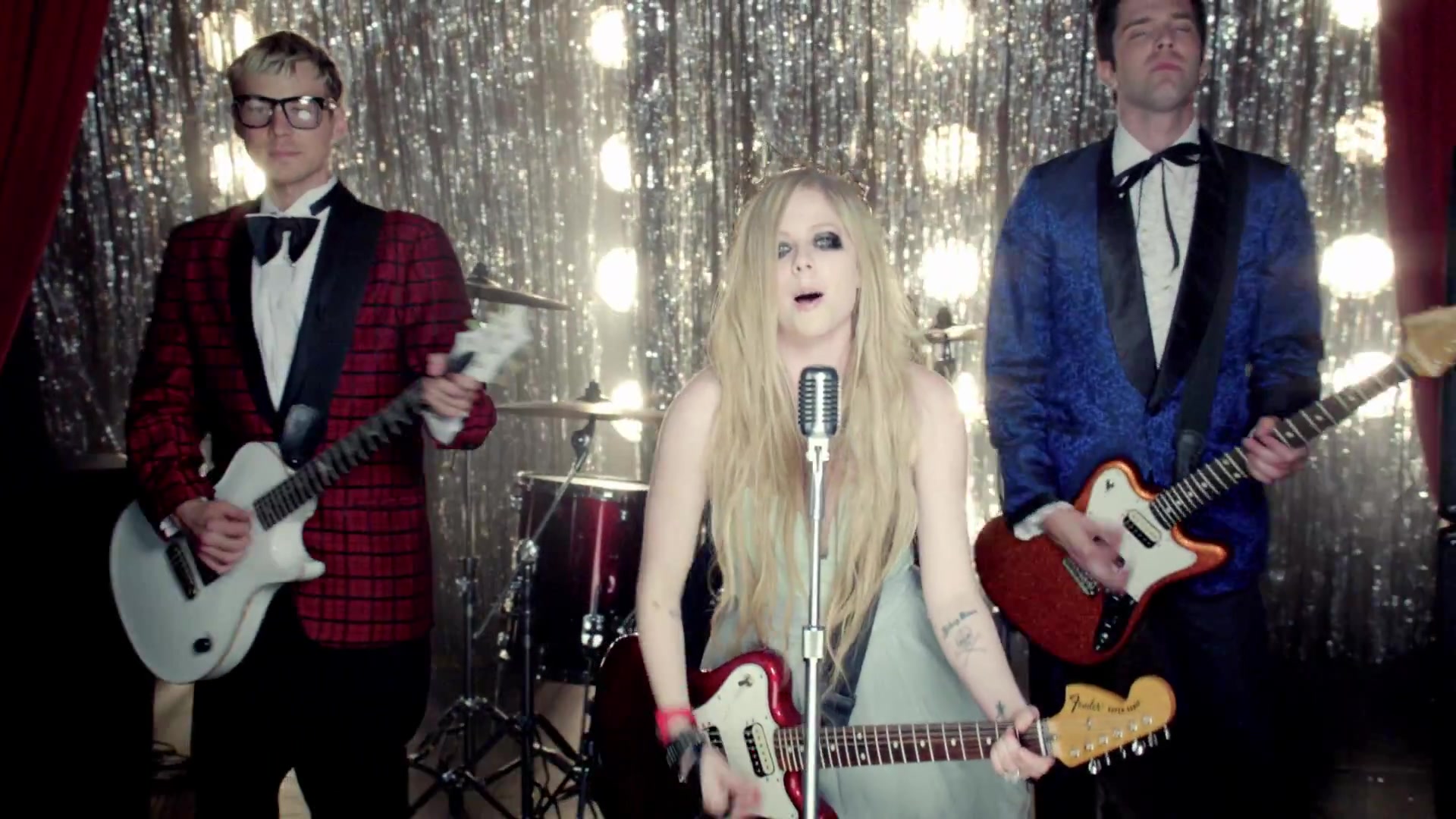 HeresToNeverGrowingUp-Avril-Rockcom_058.jpg