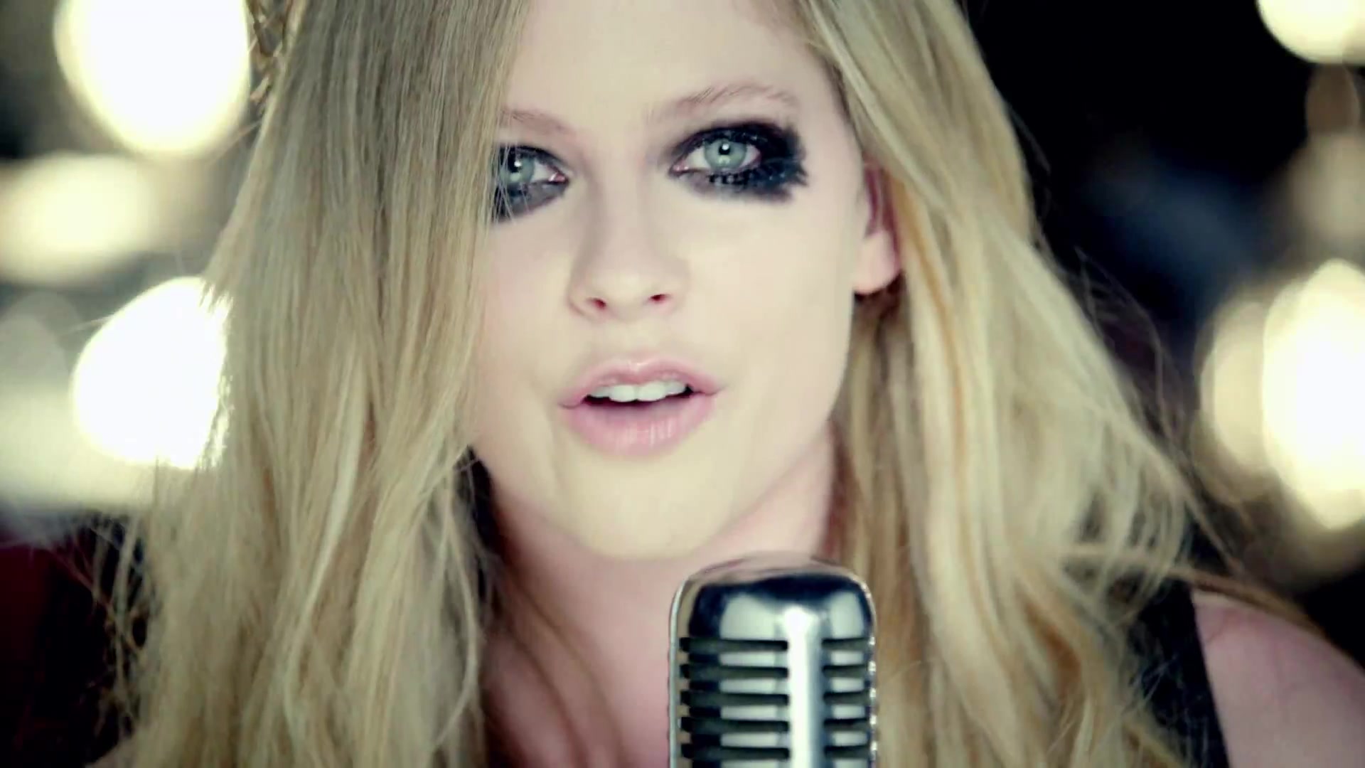 HeresToNeverGrowingUp-Avril-Rockcom_061.jpg