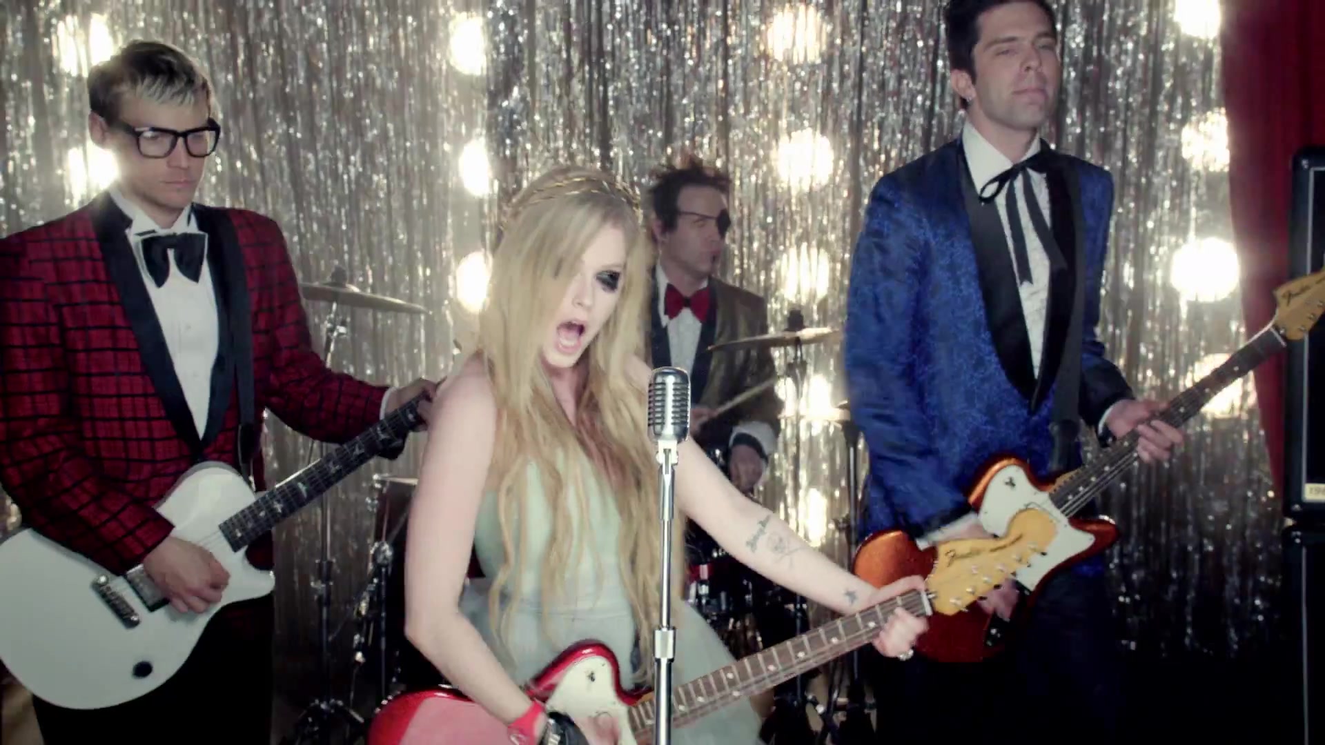 HeresToNeverGrowingUp-Avril-Rockcom_073.jpg