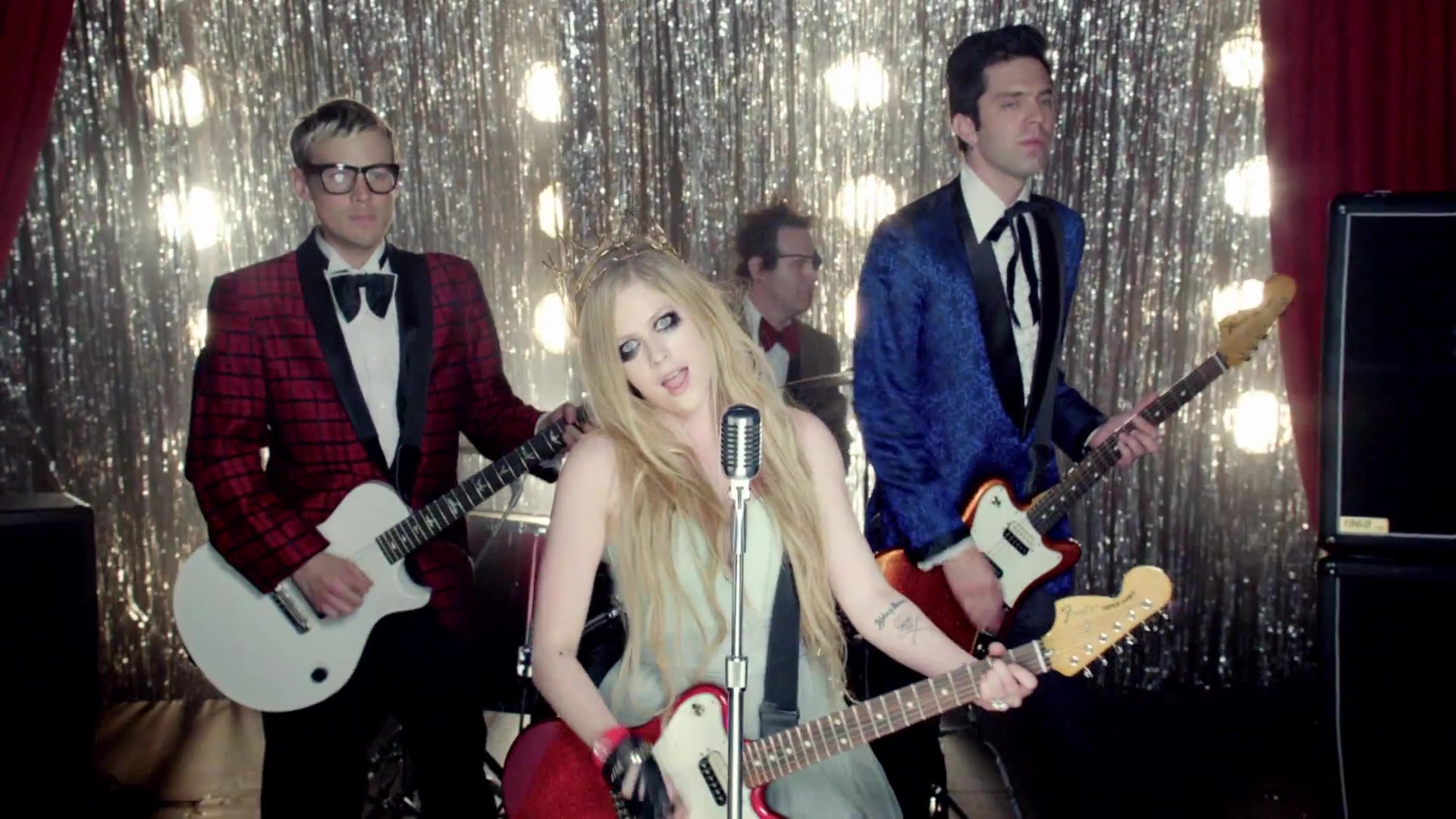 HeresToNeverGrowingUp-Avril-Rockcom_080.jpg