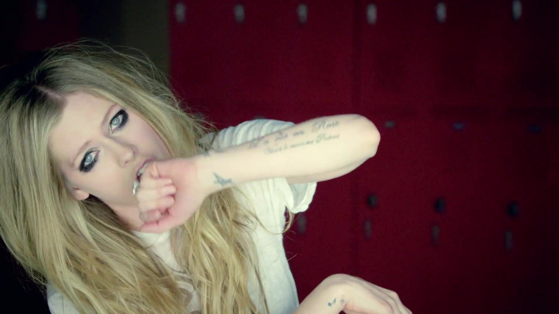 HeresToNeverGrowingUp-Avril-Rockcom_094.jpg