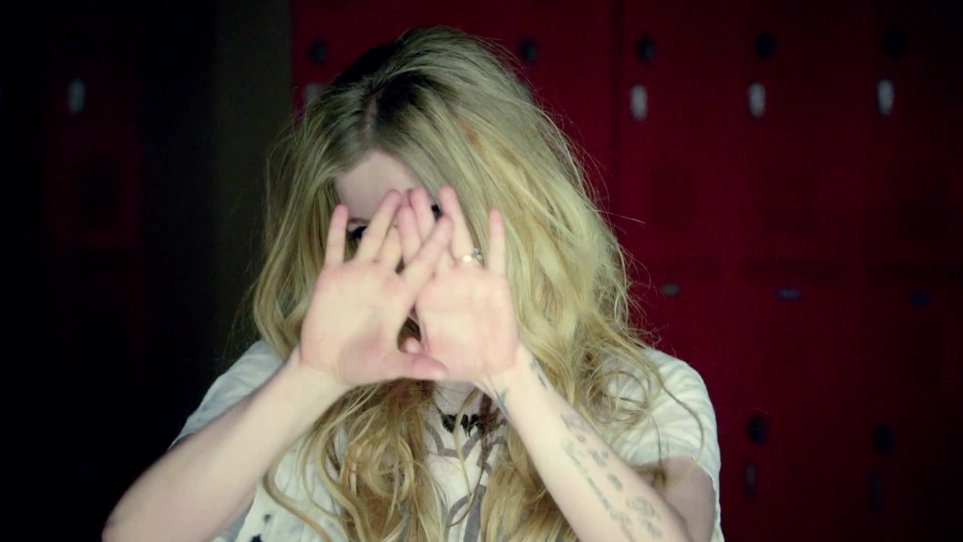 HeresToNeverGrowingUp-Avril-Rockcom_103.jpg