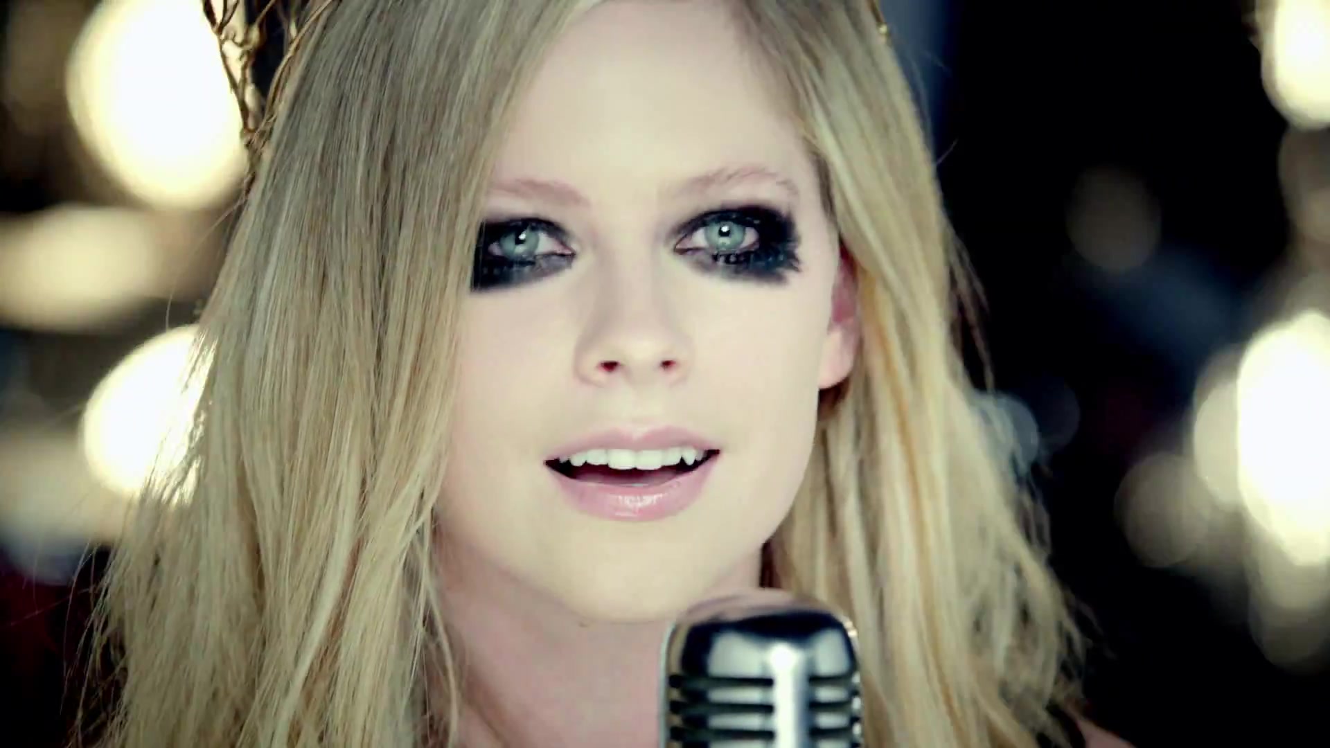 HeresToNeverGrowingUp-Avril-Rockcom_134.jpg