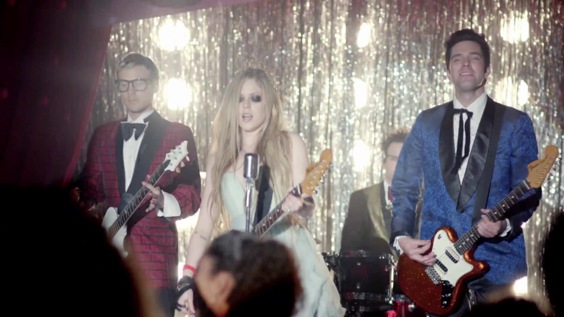HeresToNeverGrowingUp-Avril-Rockcom_137.jpg