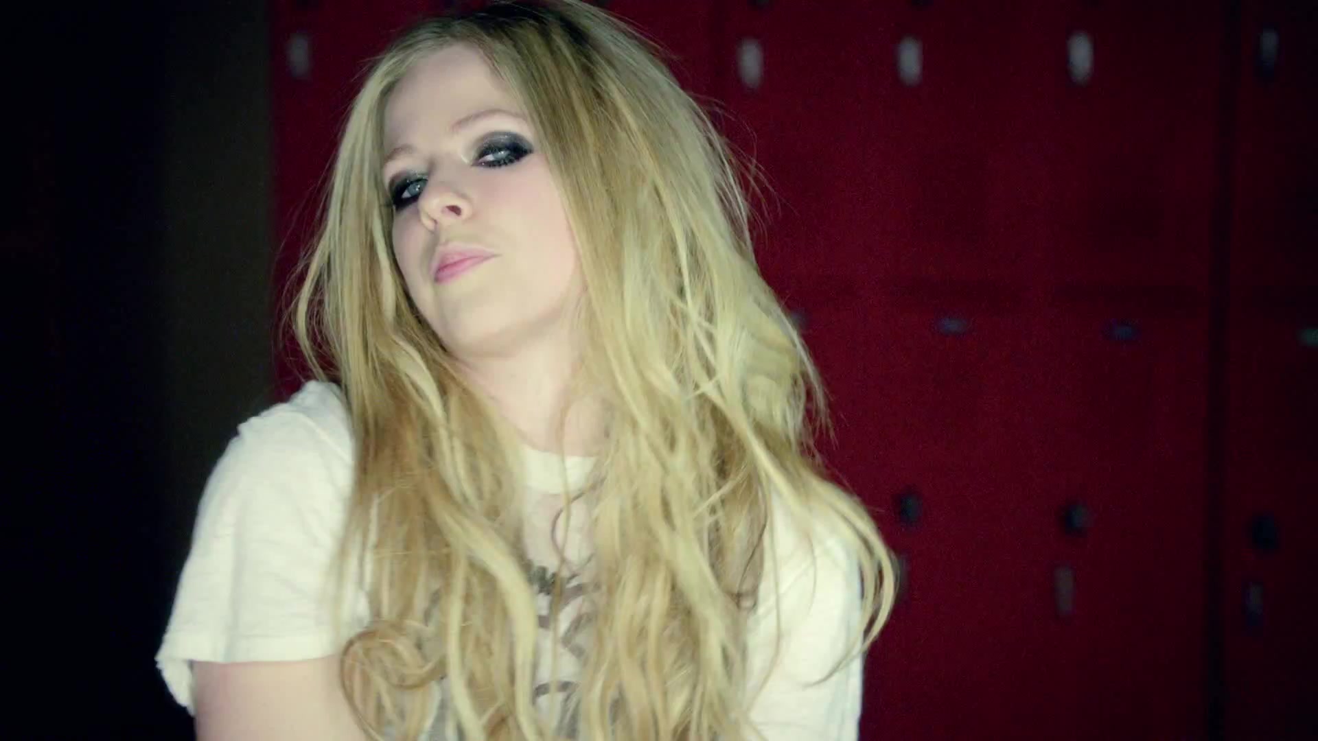 HeresToNeverGrowingUp-Avril-Rockcom_146.jpg