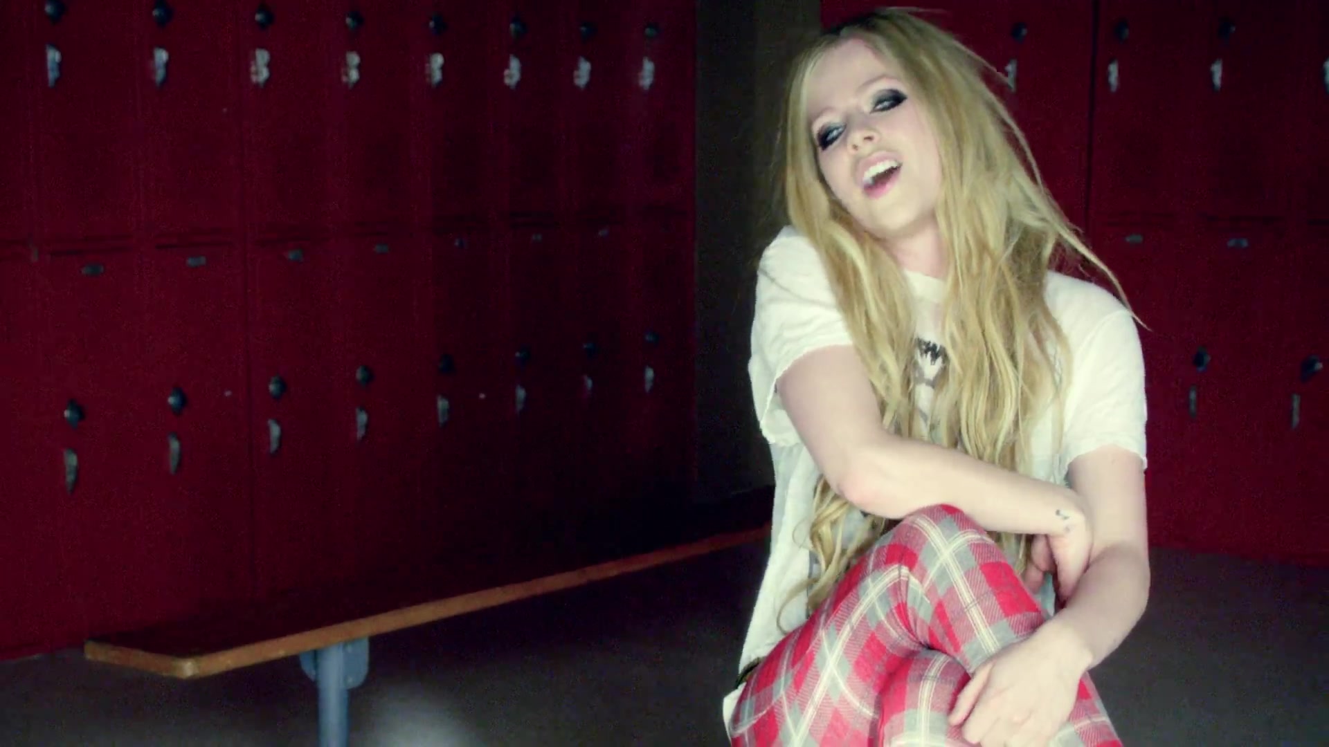 HeresToNeverGrowingUp-Avril-Rockcom_183.jpg