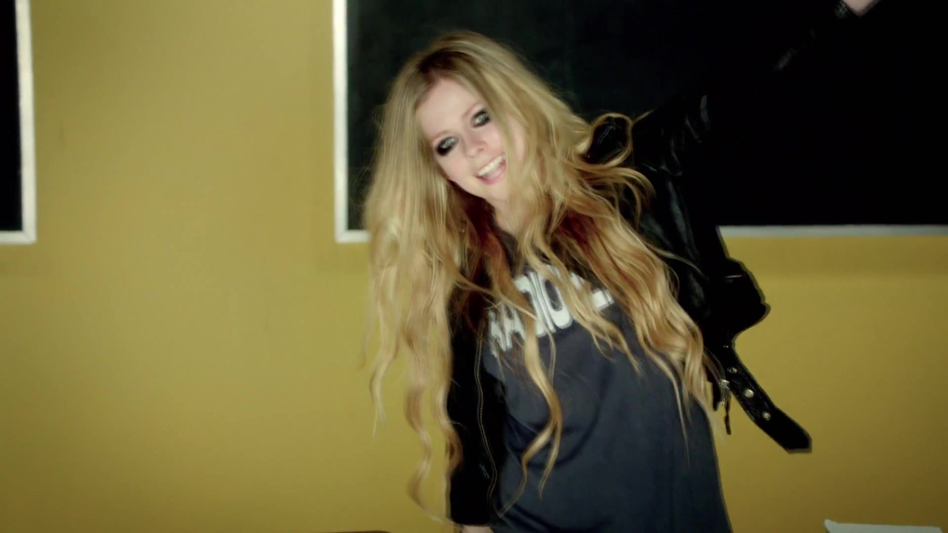 HeresToNeverGrowingUp-Avril-Rockcom_229.jpg
