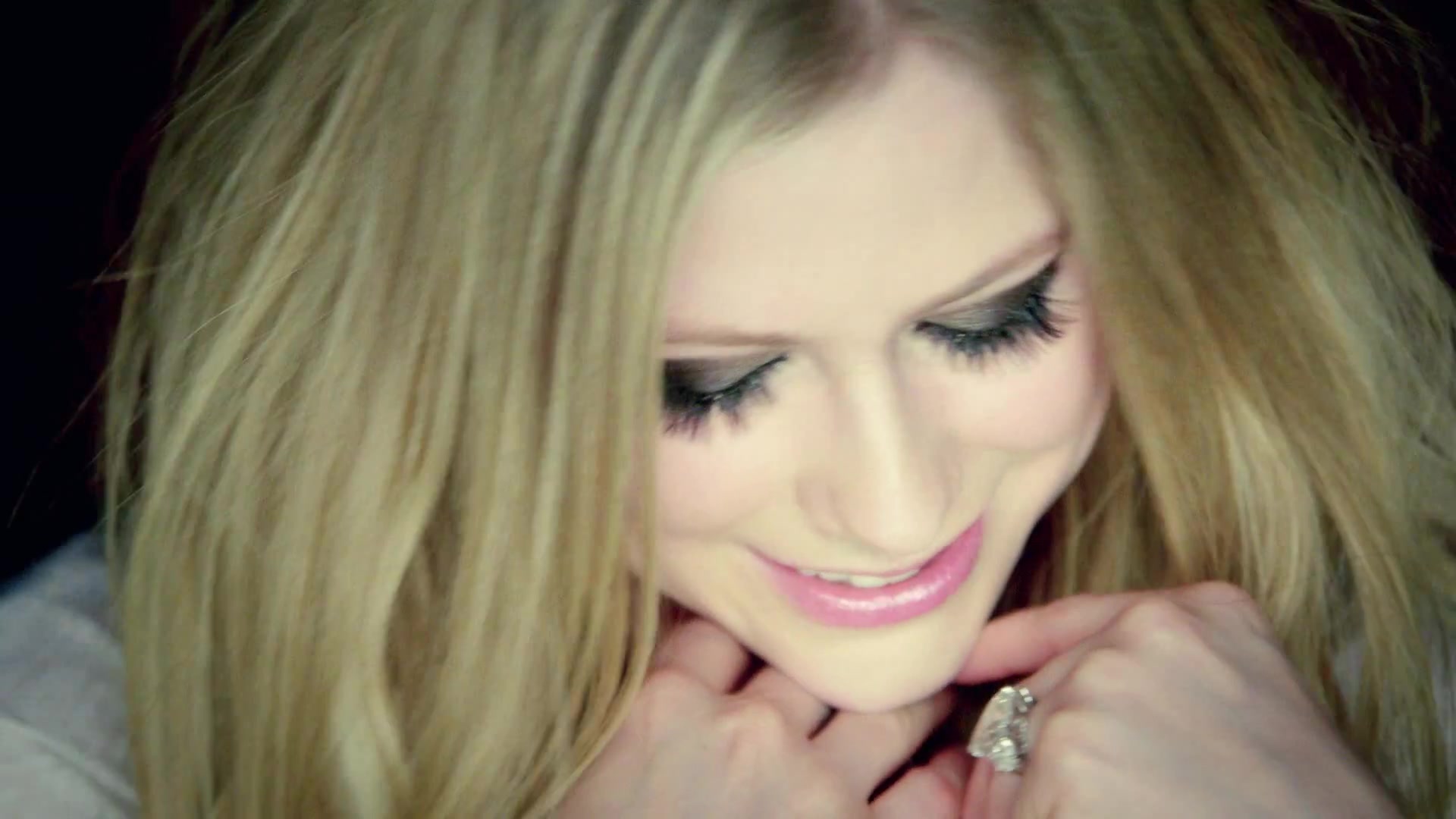 HeresToNeverGrowingUp-Avril-Rockcom_241.jpg