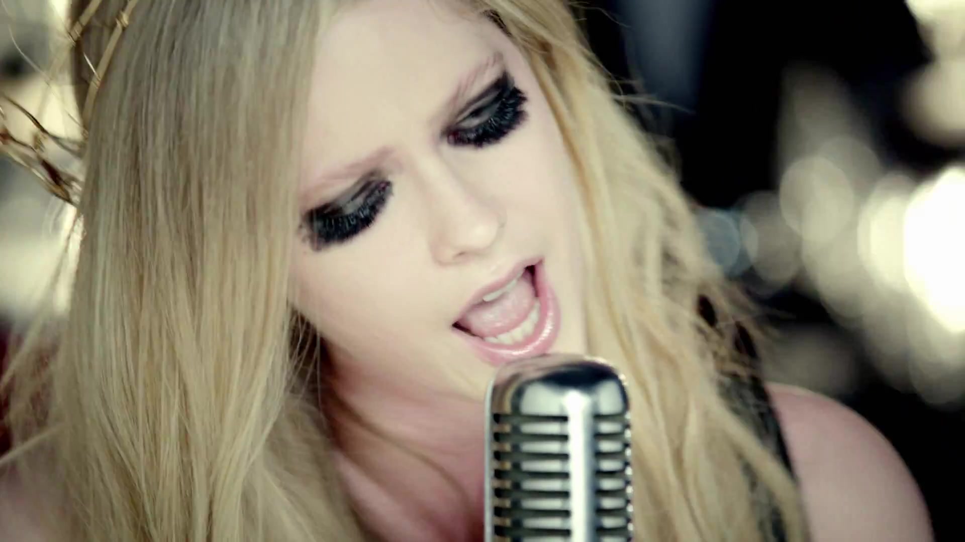 HeresToNeverGrowingUp-Avril-Rockcom_277.jpg