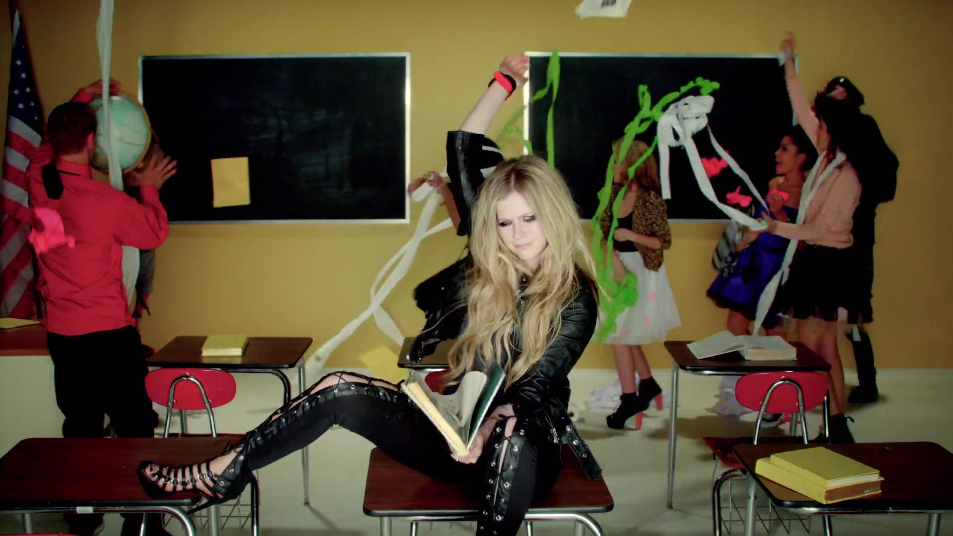 HeresToNeverGrowingUp-Avril-Rockcom_287.jpg