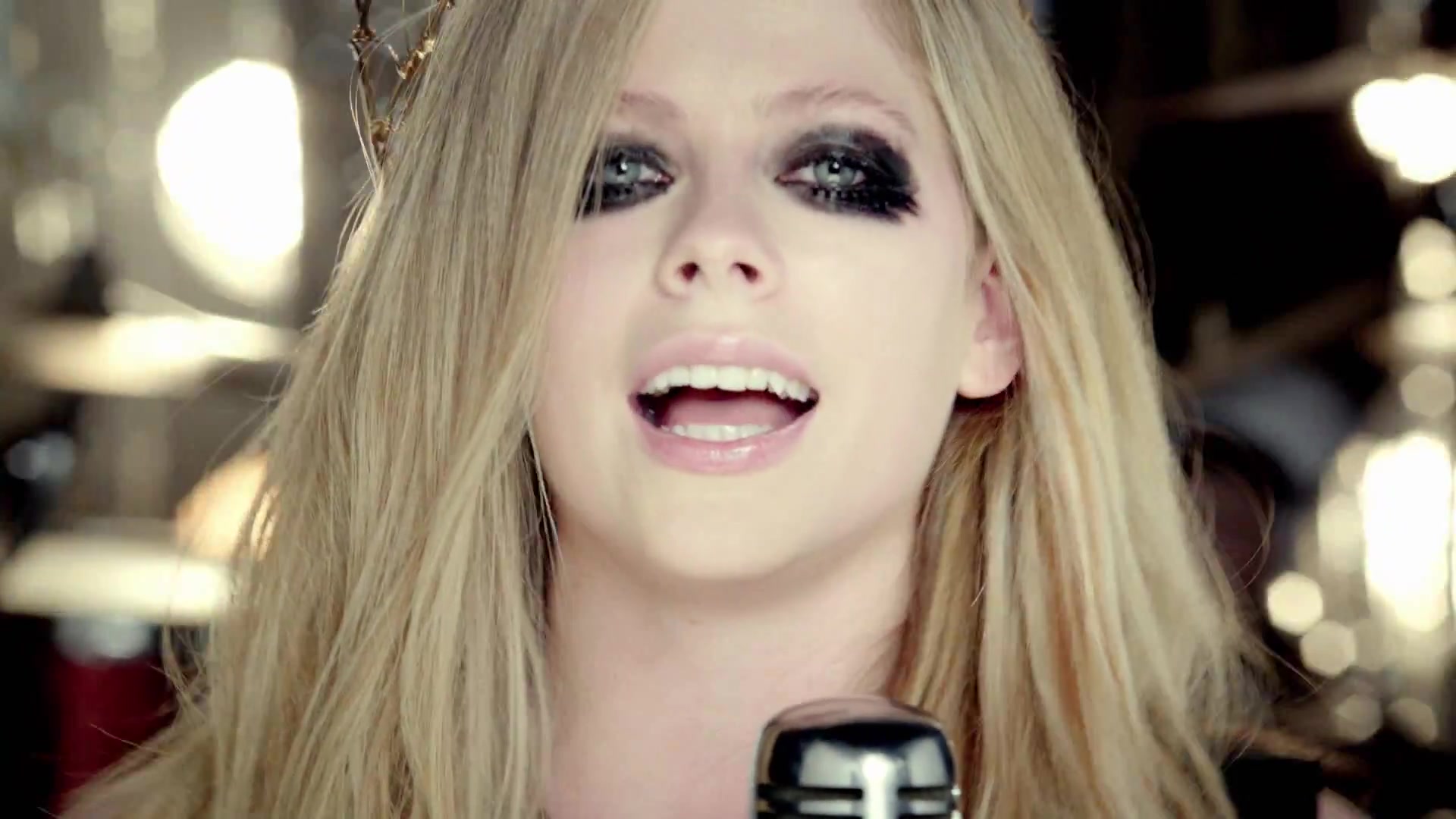 HeresToNeverGrowingUp-Avril-Rockcom_291.jpg