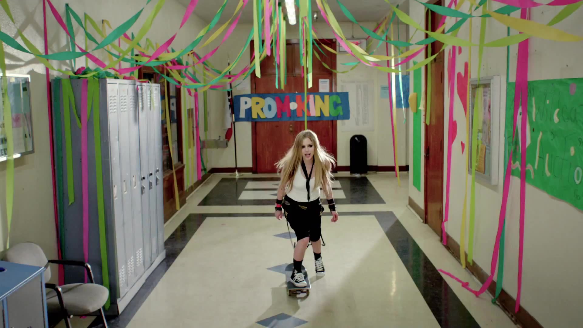 HeresToNeverGrowingUp-Avril-Rockcom_308.jpg