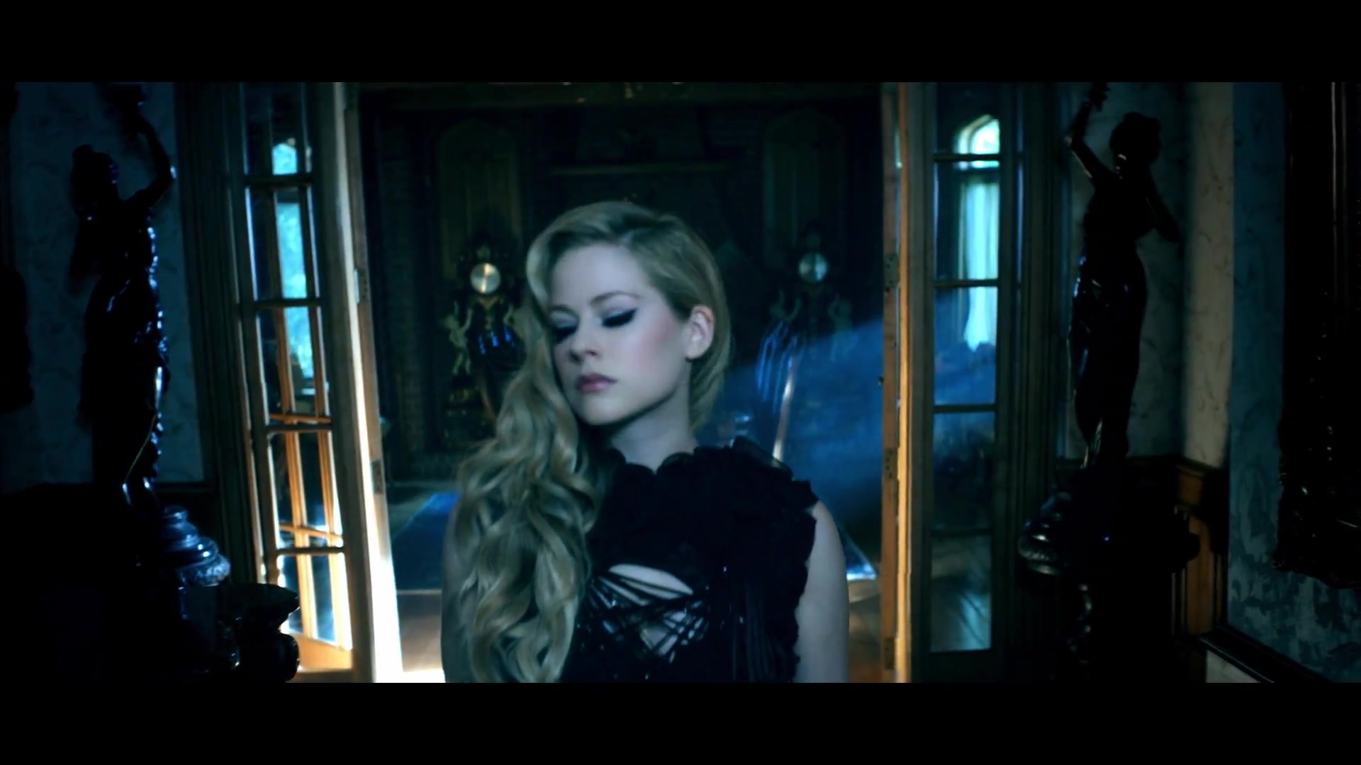Avril_Lavigne___Let_Me_Go_ft_Chad_Kroeger_075.jpg