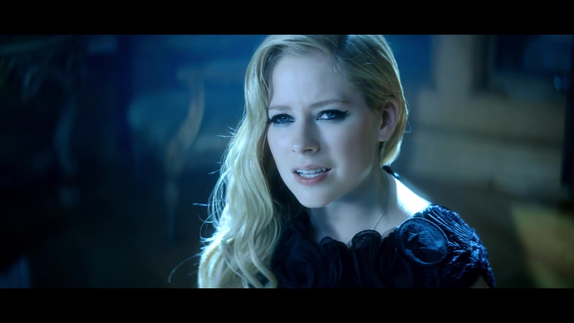 Avril_Lavigne___Let_Me_Go_ft_Chad_Kroeger_078.jpg