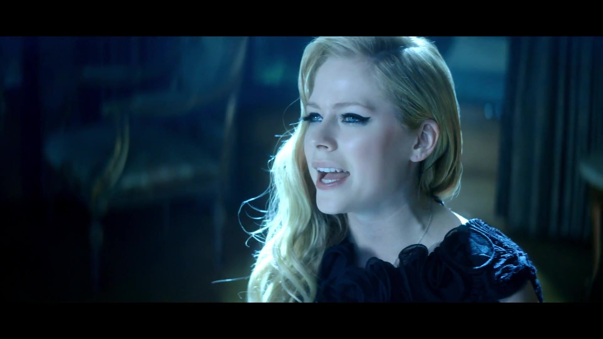 Avril_Lavigne___Let_Me_Go_ft_Chad_Kroeger_151.jpg