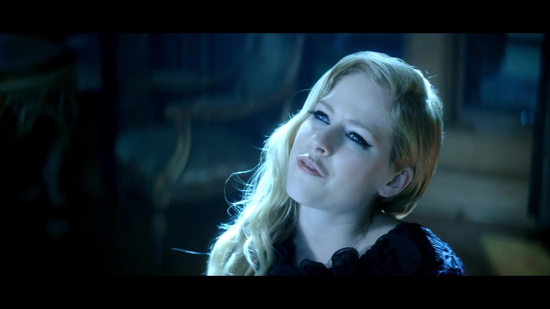 Avril_Lavigne___Let_Me_Go_ft_Chad_Kroeger_153.jpg