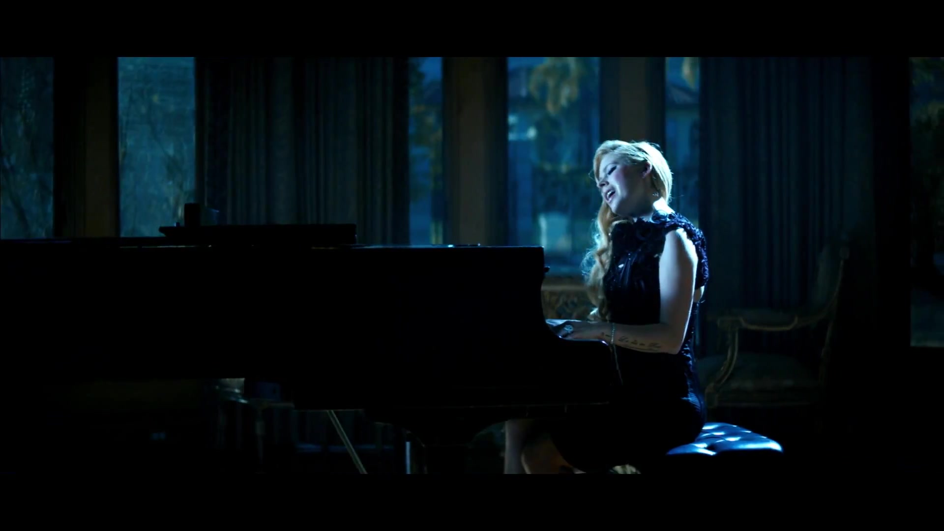 Avril_Lavigne___Let_Me_Go_ft_Chad_Kroeger_173.jpg