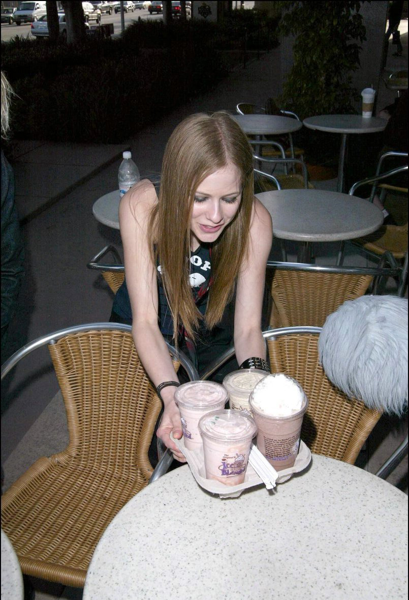 avril-lavigne-512-n16997.jpg