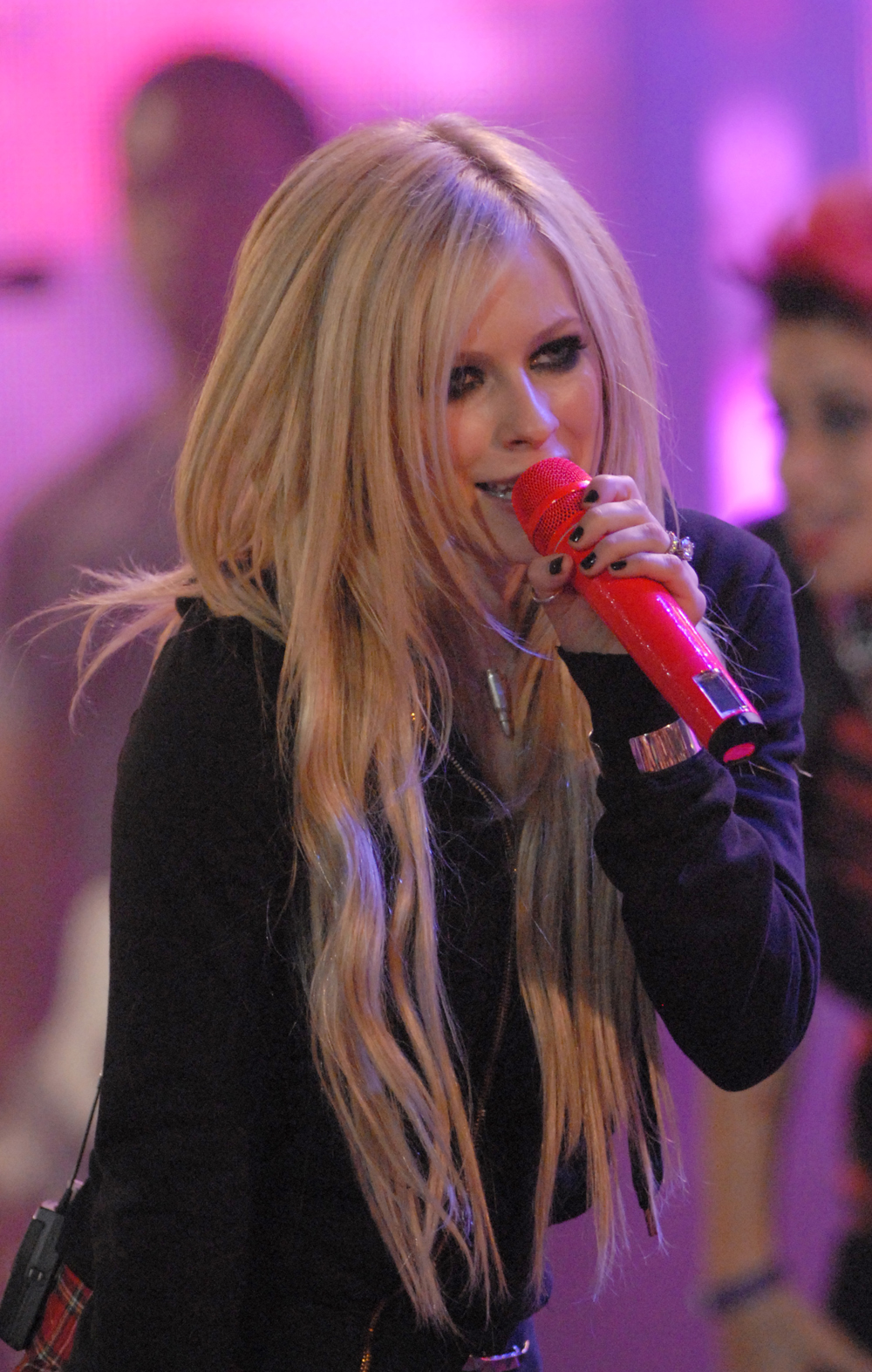 17758_avril_live019_122_917lo.JPG