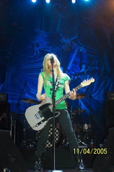 avril3.JPG