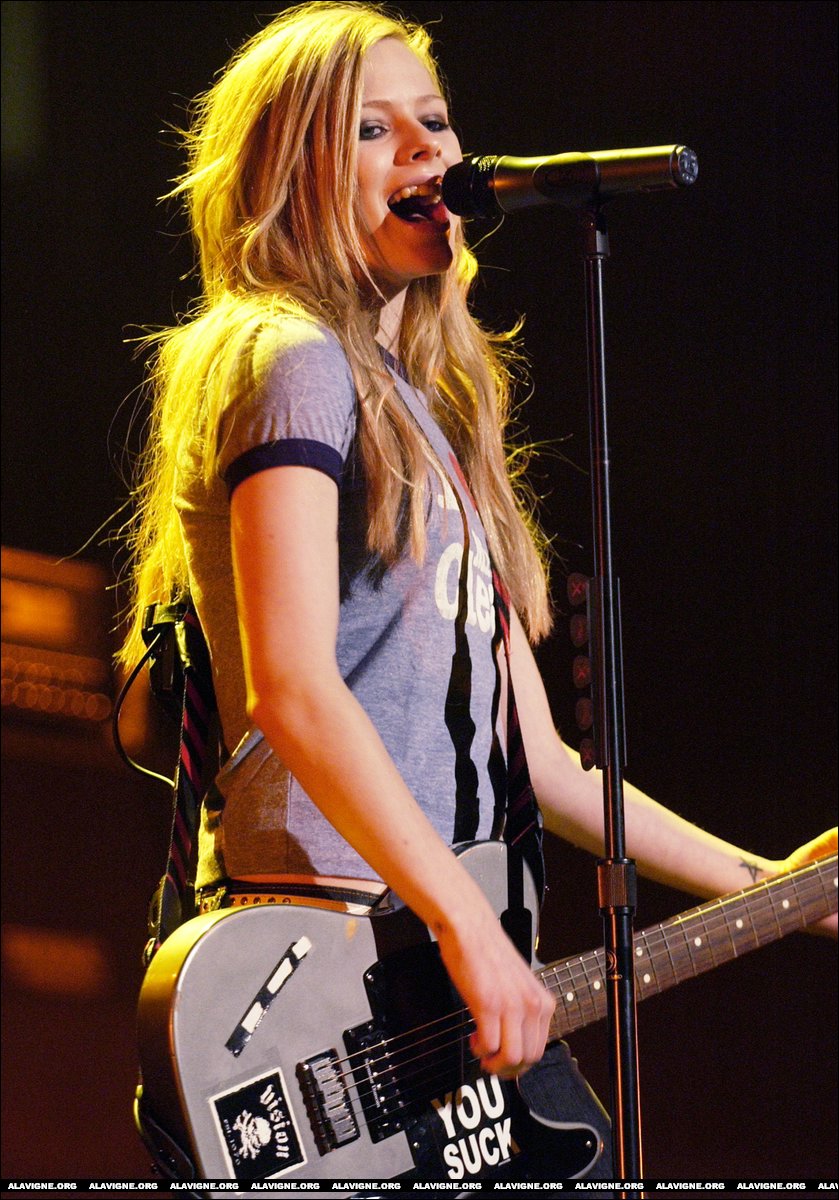 avril-lavigne-190-n23049.jpg