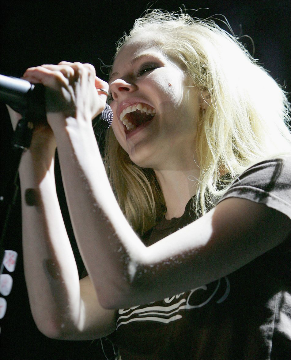 avril-lavigne-128-n25057.jpg