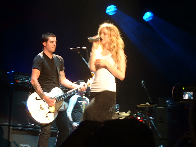 AvrilLavigneBonez05073.jpg