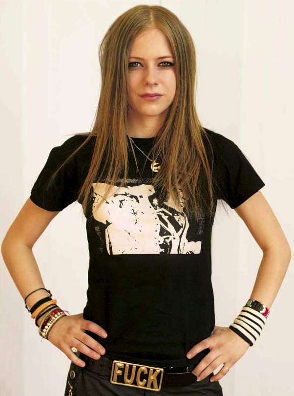 Avril_con_un_cinturon_q_pone_fuck.jpg