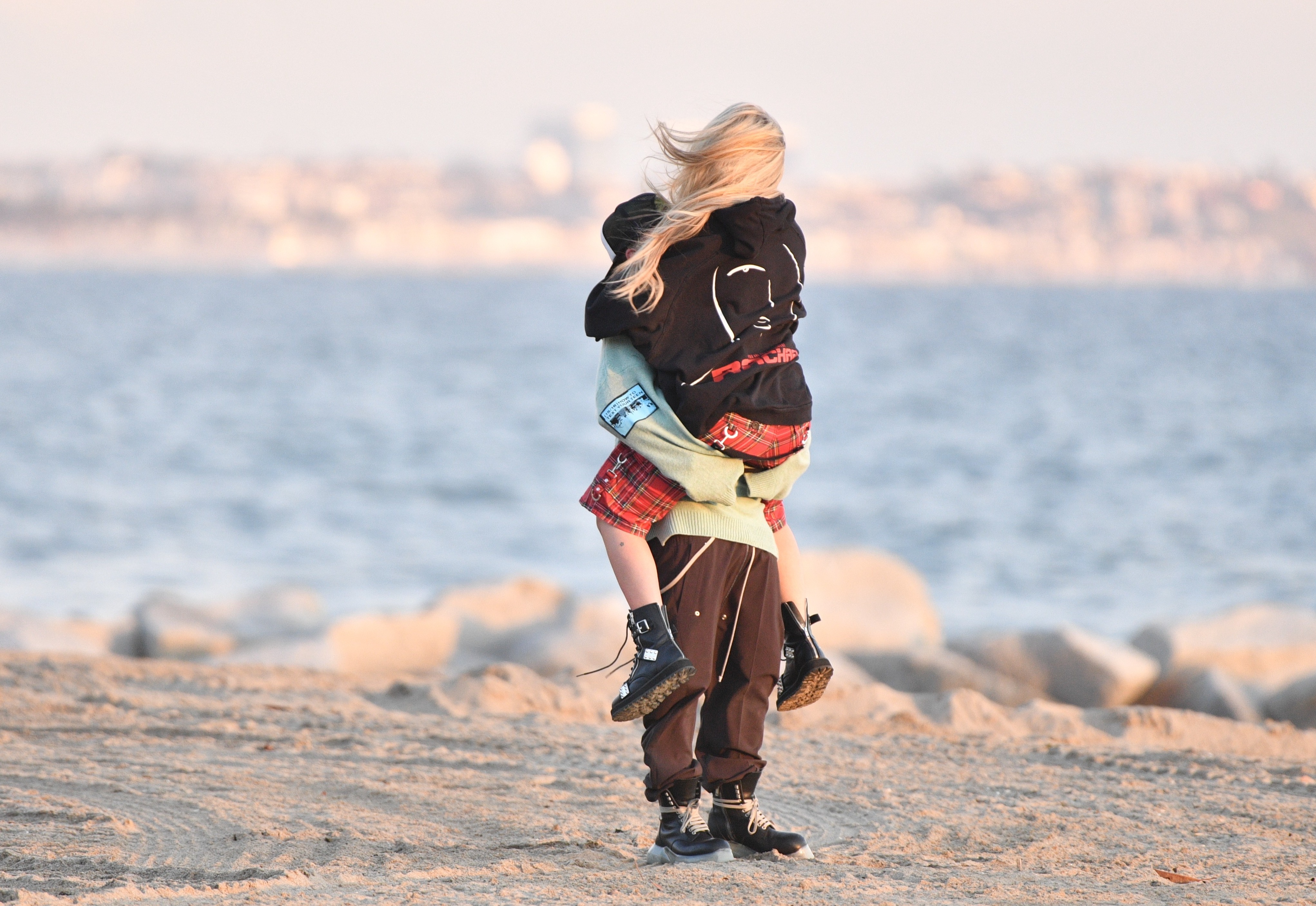 avril-lavigne-mod-sun-14.jpg
