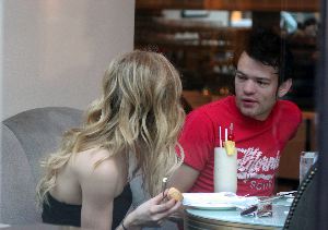 lavigne_whibley_050905_08.jpg