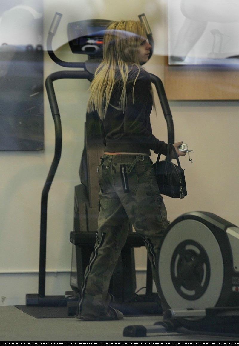 avril-gymstore2.jpg