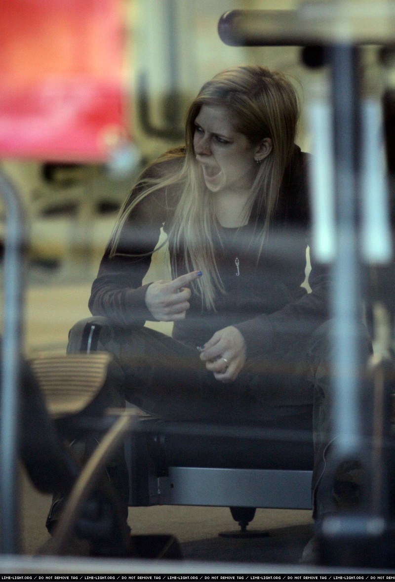 avril-gymstore3.jpg